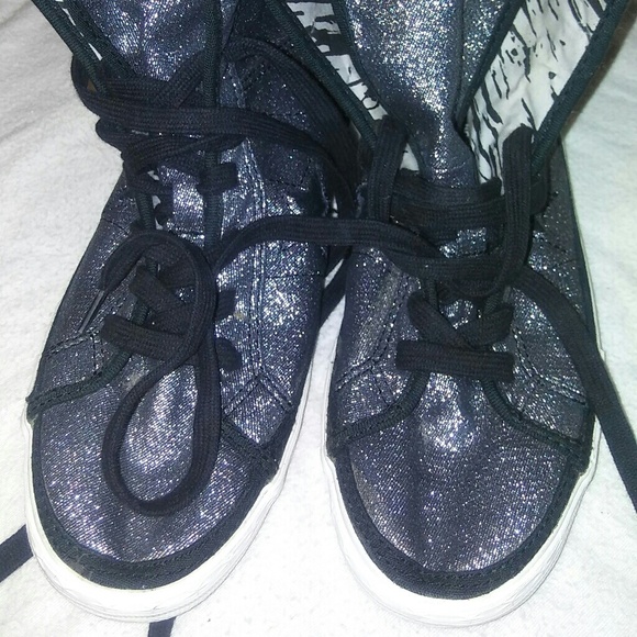 Converse - Picture 3 of 3